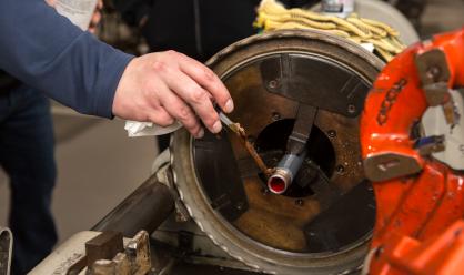 Applying thread compound