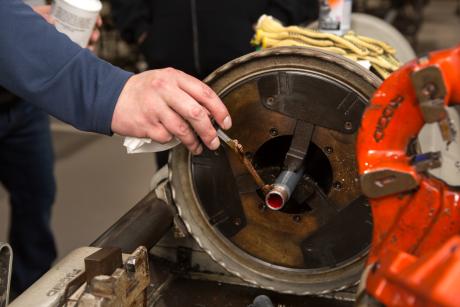 Applying thread compound